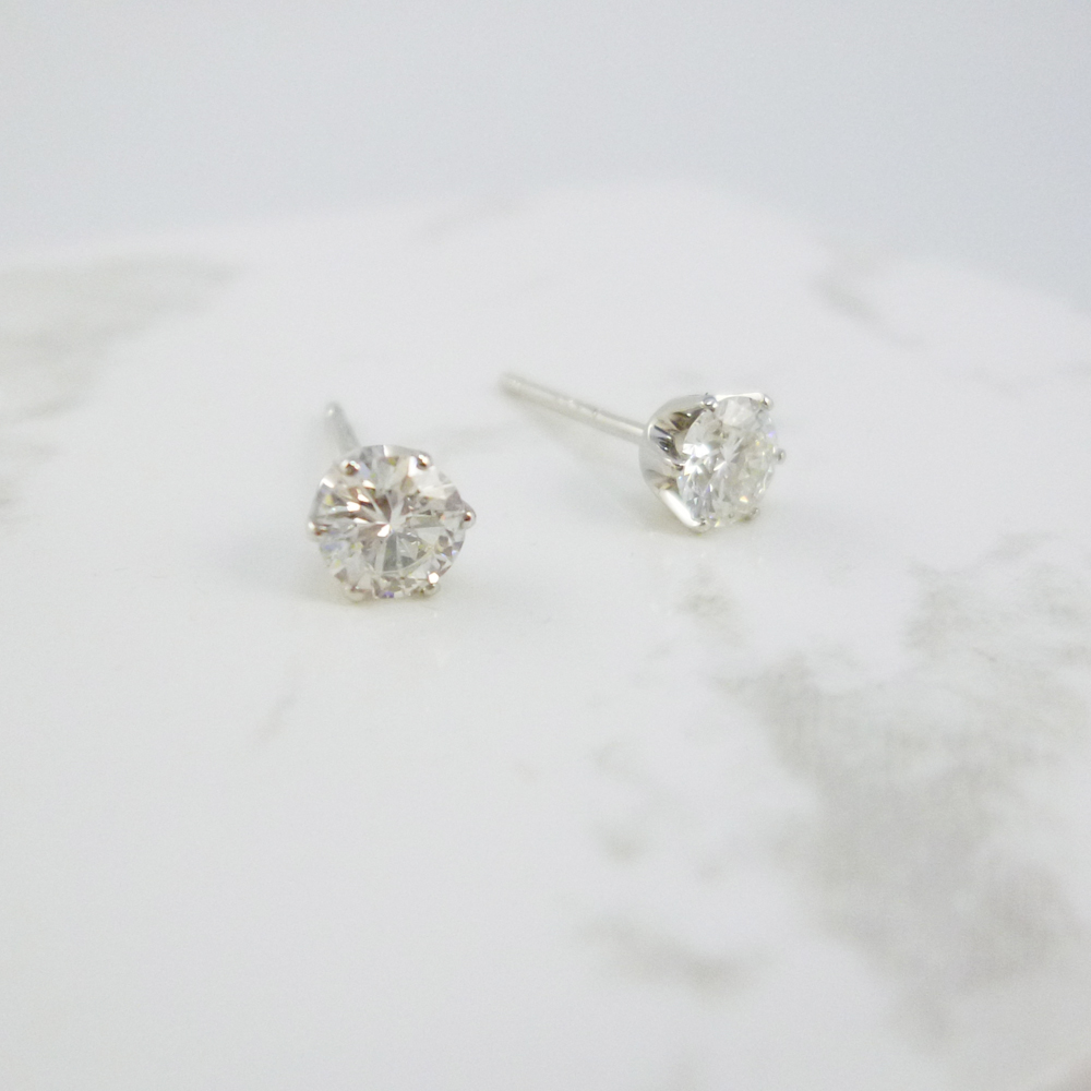 プラチナ　0.3ct　ピアス